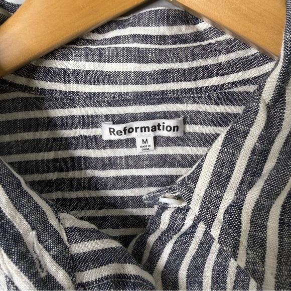 Reformation Relaxed Fit Linen Short Navy Stripe Size Medium - Picture 4 of 6